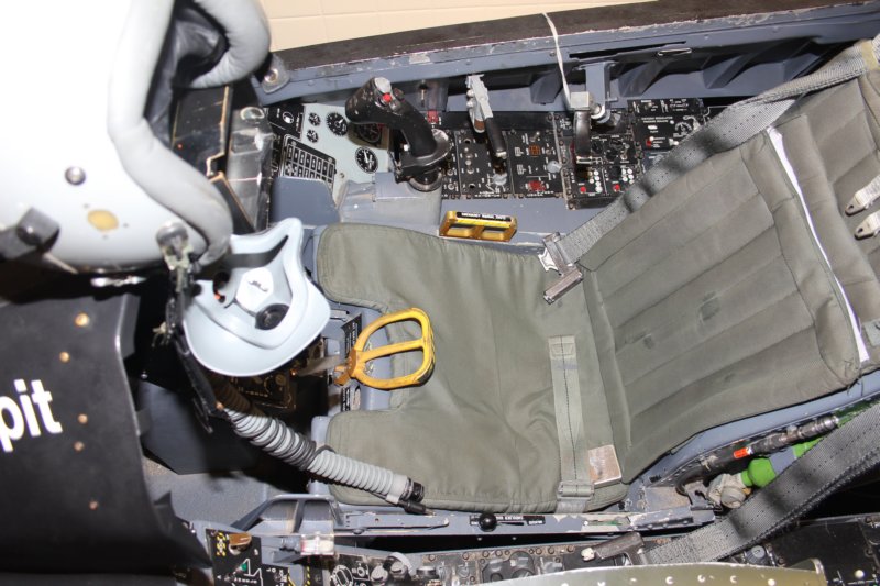 f16trainingcockpit6.jpg